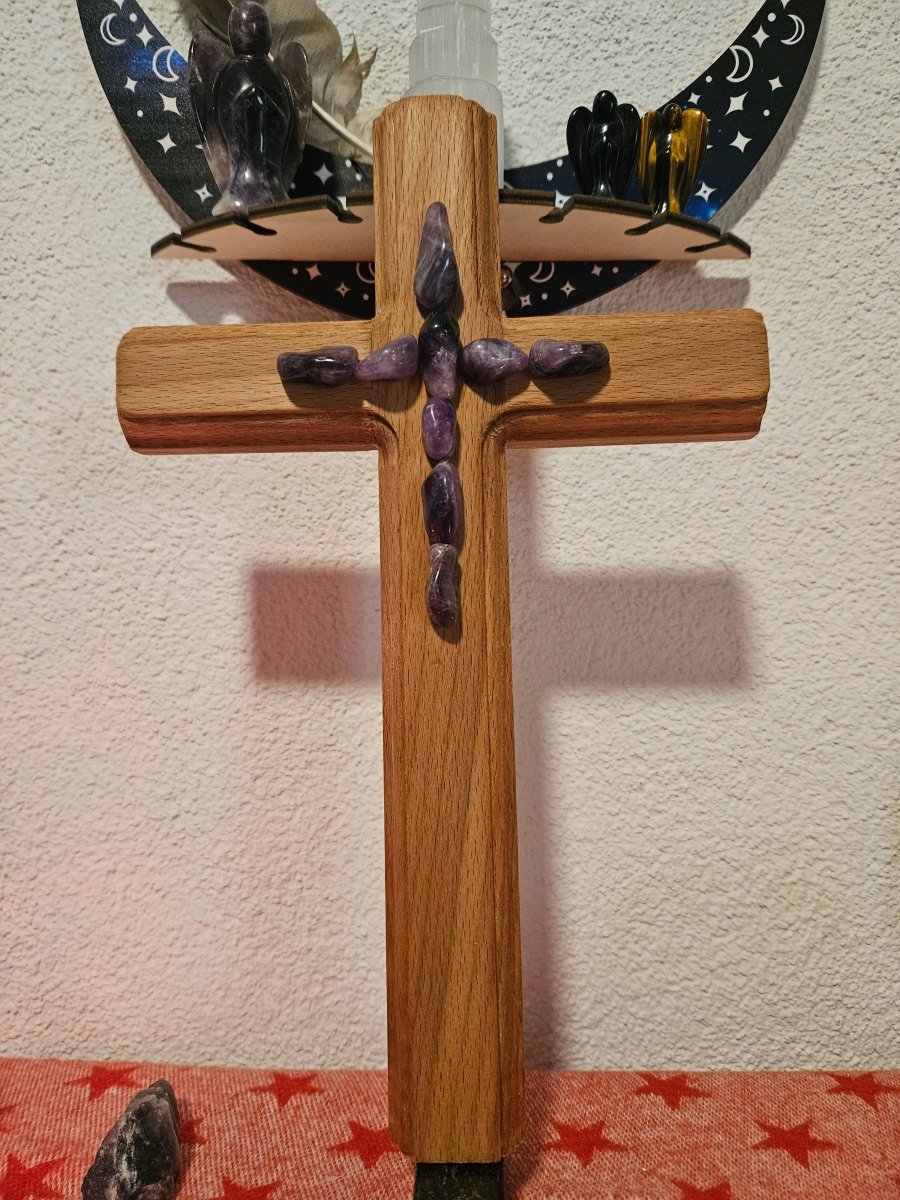 Buchenholz - Kreuz mit Amethyst - Kristallen – Spirituelle Ruhe & Schutz - Kreuz mit Edelsteinen - Seelenblitz