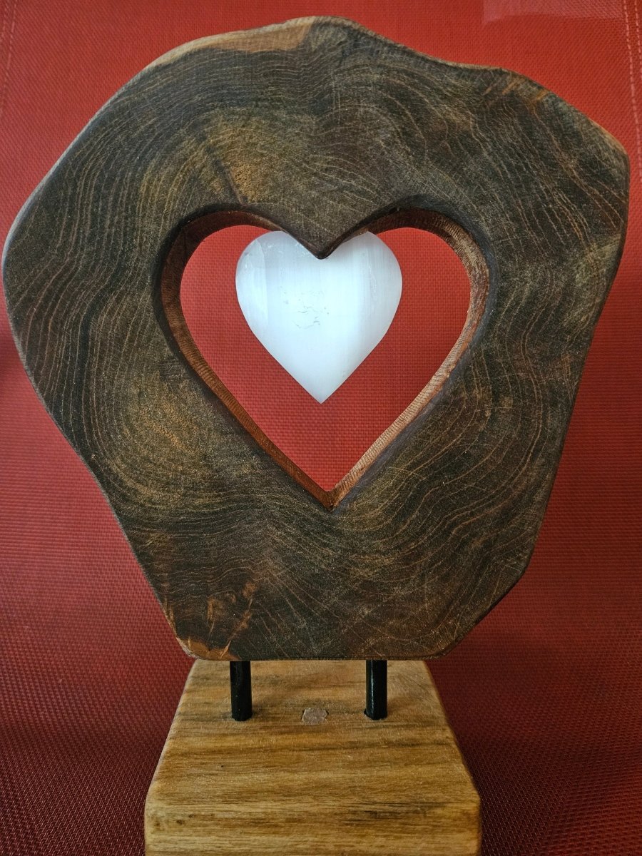 Handgefertigte Holzskulptur mit Selenit - Herz – Harmonie & Klarheit - Handgefertigtes Dekor - Seelenblitz