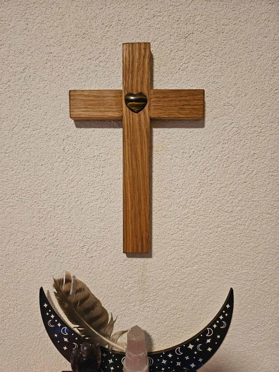 Handgefertigtes Eichenholzkreuz mit Tigerauge - Herz – Schutz & Stärke - Kreuz mit Edelsteinen - Seelenblitz