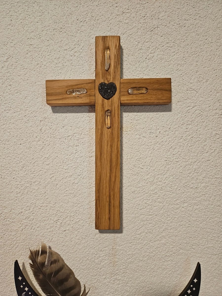 Kreuze aus Eichenholz mit Amethyst - Kristall in verschieden Varianten - Kreuz mit Edelsteinen - Seelenblitz