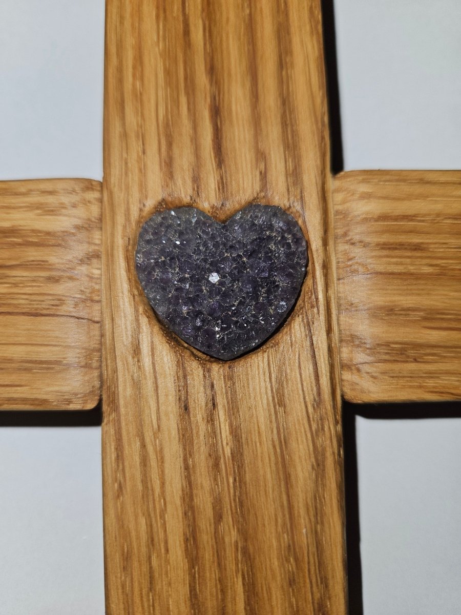 Kreuze aus Eichenholz mit Amethyst - Kristall in verschieden Varianten - Kreuz mit Edelsteinen - Seelenblitz