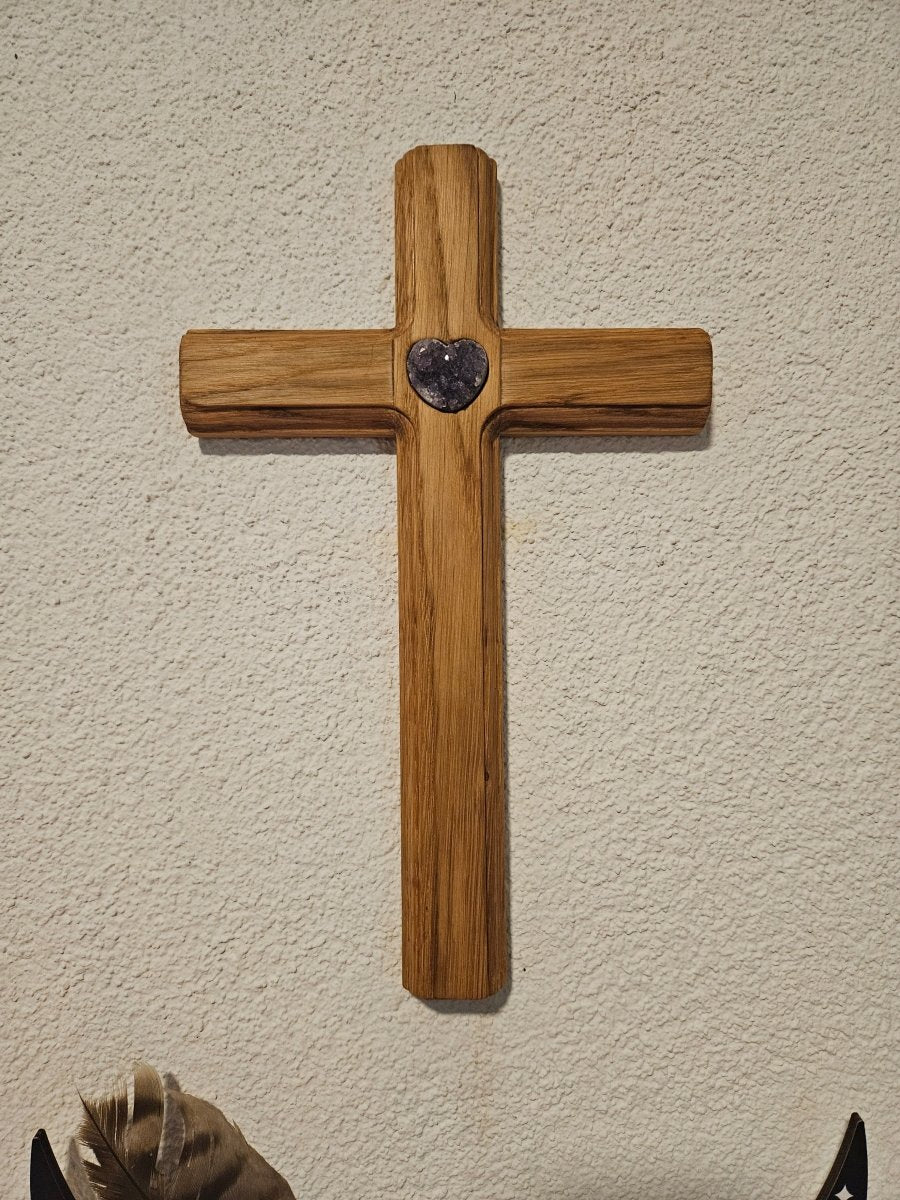 Kreuze aus Eichenholz mit Amethyst - Kristall in verschieden Varianten - Kreuz mit Edelsteinen - Seelenblitz