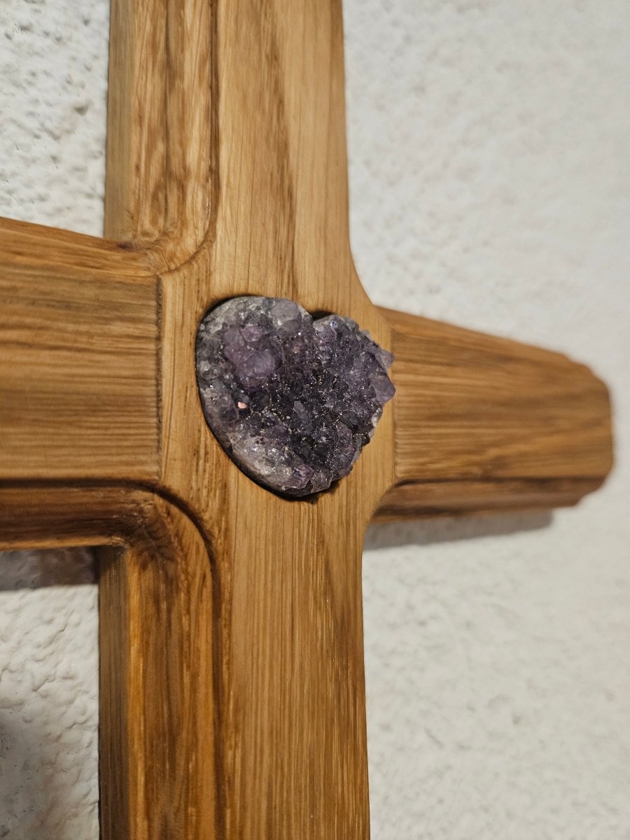 Kreuze aus Eichenholz mit Amethyst - Kristall in verschieden Varianten - Kreuz mit Edelsteinen - Seelenblitz