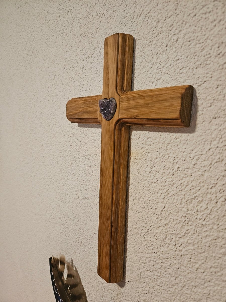 Kreuze aus Eichenholz mit Amethyst - Kristall in verschieden Varianten - Kreuz mit Edelsteinen - Seelenblitz