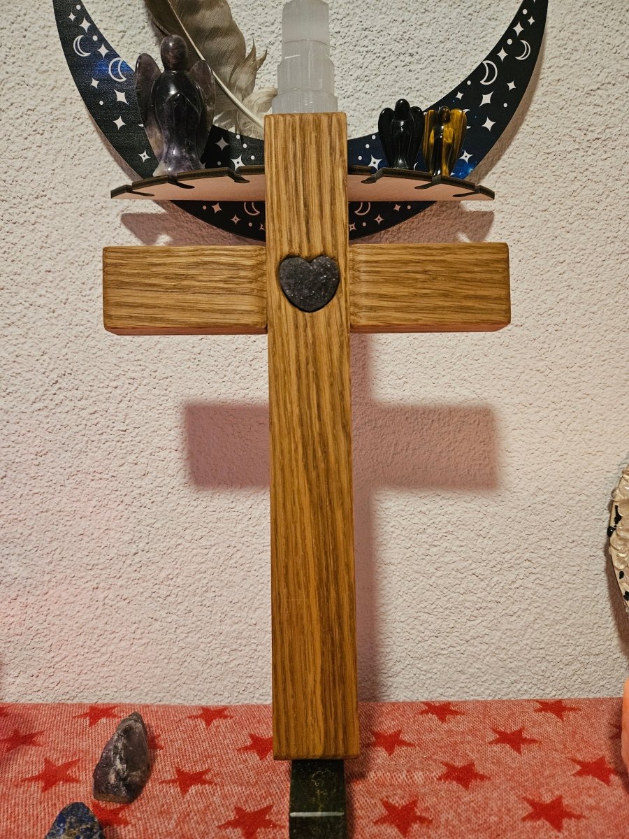 Kreuze aus Eichenholz mit Amethyst - Kristall in verschieden Varianten - Kreuz mit Edelsteinen - Seelenblitz