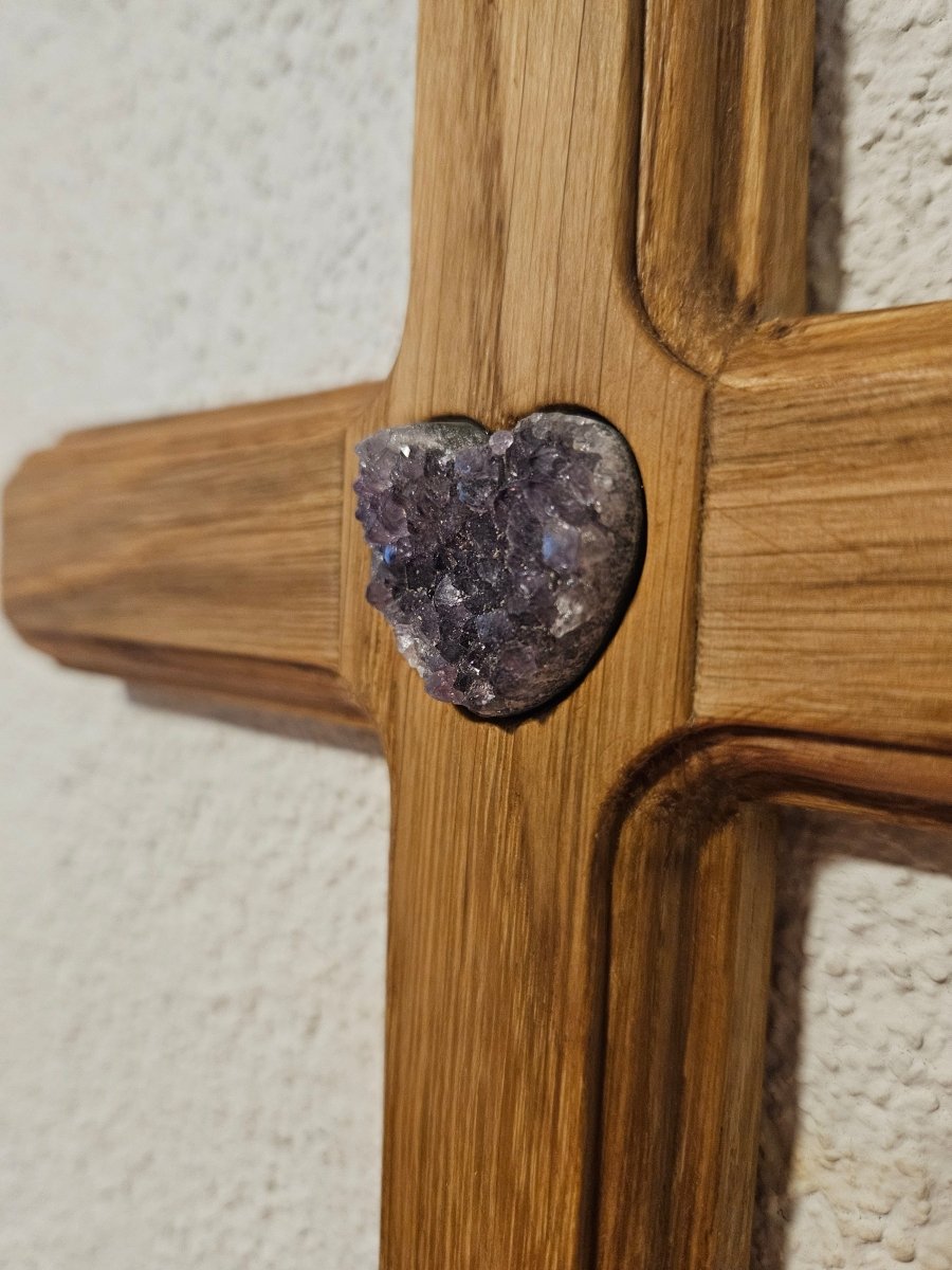 Kreuze aus Eichenholz mit Amethyst - Kristall in verschieden Varianten - Kreuz mit Edelsteinen - Seelenblitz