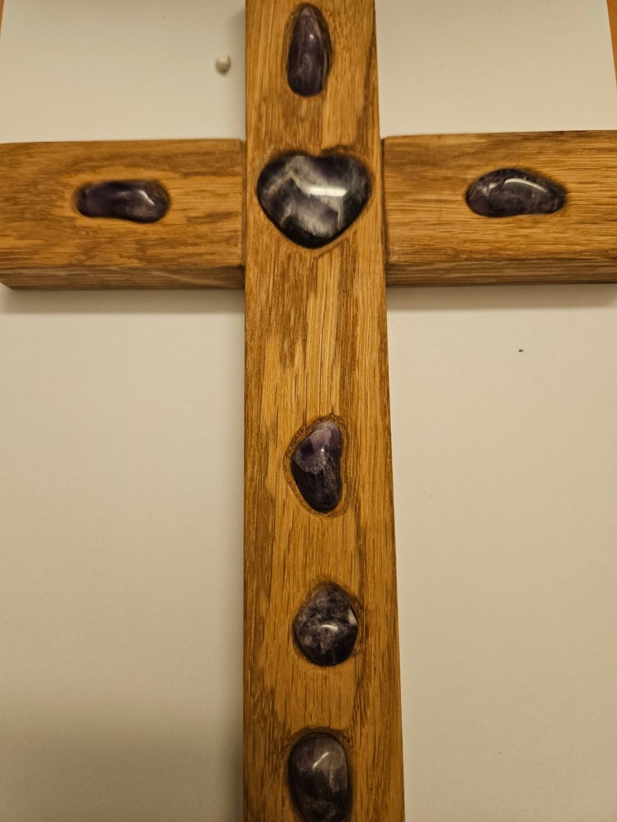 Massives Eichenholz - Kreuz mit Amethyst - Edelsteinen – Harmonie & Schutz - Kreuz mit Edelsteinen - Seelenblitz