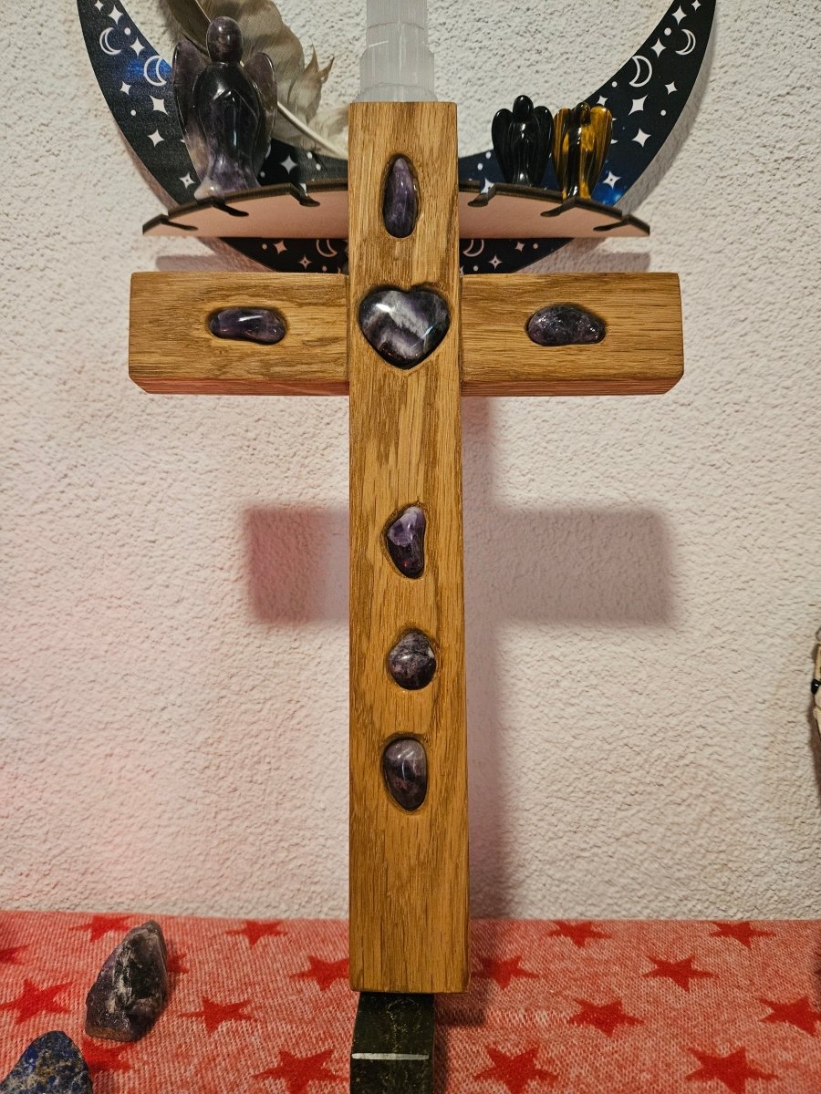 Massives Eichenholz - Kreuz mit Amethyst - Edelsteinen – Harmonie & Schutz - Kreuz mit Edelsteinen - Seelenblitz