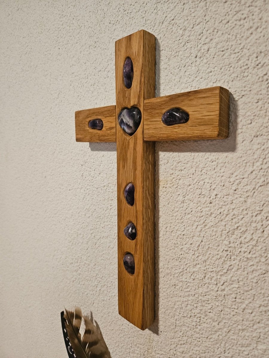 Massives Eichenholz - Kreuz mit Amethyst - Edelsteinen – Harmonie & Schutz - Kreuz mit Edelsteinen - Seelenblitz