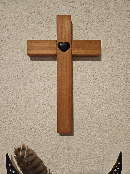 Handgefertigtes Eichenholzkreuz mit Turmalin - Herz – Schutz & Heilung - Kreuz mit Edelsteinen - Seelenblitz
