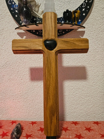 Handgefertigtes Eichenholzkreuz mit Turmalin - Herz – Schutz & Heilung - Kreuz mit Edelsteinen - Seelenblitz